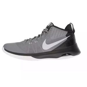 Nike Air Versitile men’s basketball shoes